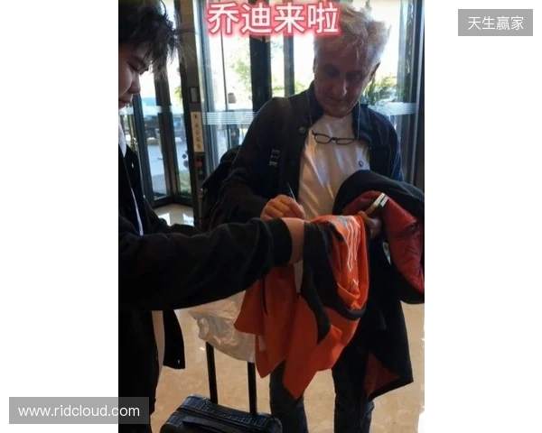 新帅来啦！玉昆球迷会：乔迪已经抵达玉溪