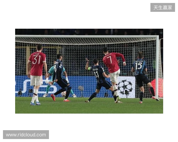 记者：因下赛季很大概率有欧冠踢，曼联想B费再至少留队1年