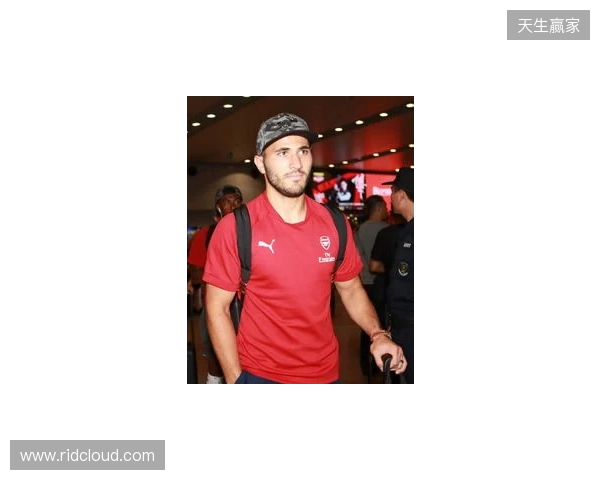 英超官方晒出图片：阿森纳U15全员抵达北京